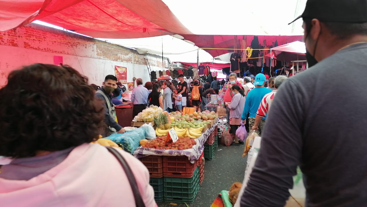 Medidas sanitarias continúan aplicándose en el tianguis de los jueves