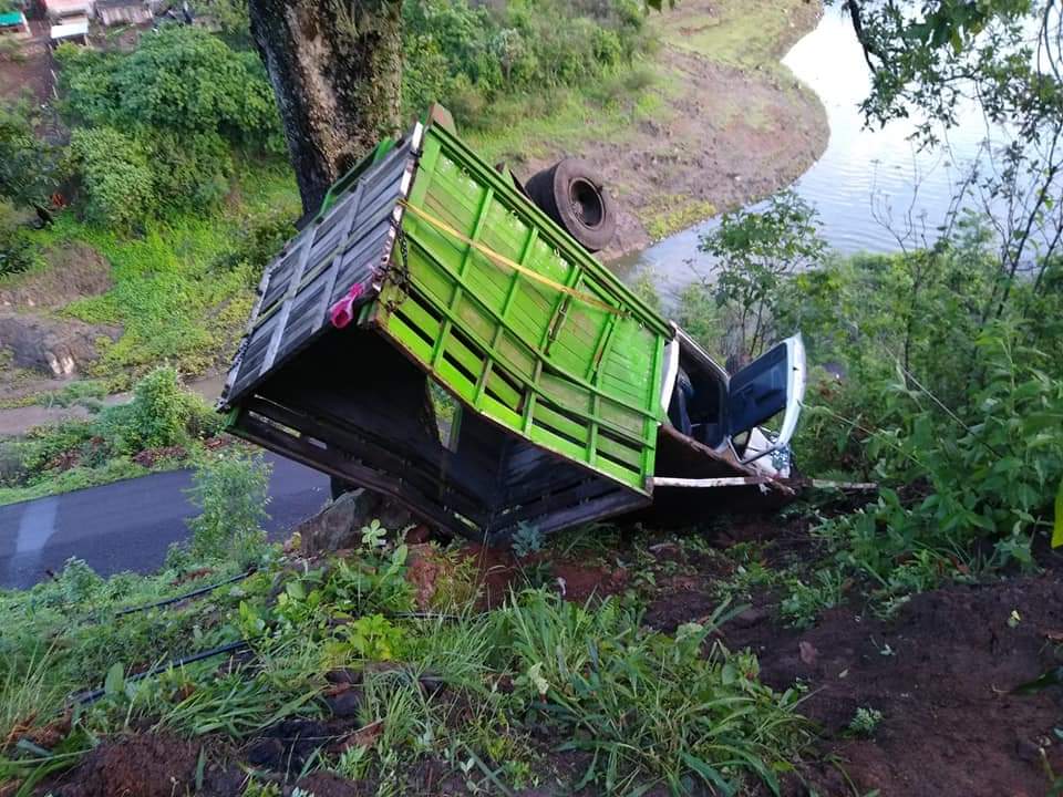Saldo de seis lesionados al registrarse un choque de dos camionetas