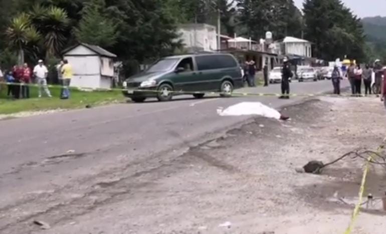 Fallecen una mujer y un menor,  mientras otra  mujer resultó lesionada al ser atropellados por un automóvil