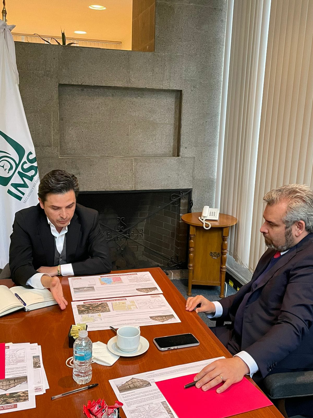 Revisa Bedolla con Zoé Robledo proyecto para trasladar oficinas del IMSS a Morelia.