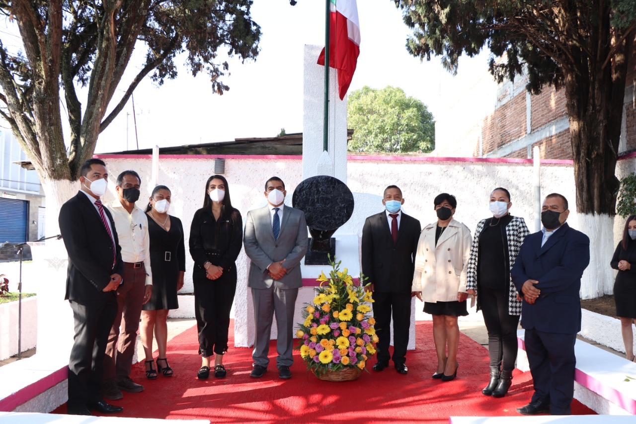 Con acto cívico, autoridades conmemoran el 210 aniversario de la instalación de la SJNA en Zitácuaro