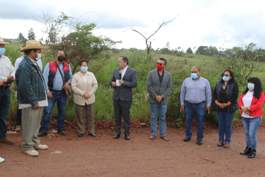 José Luis Téllez Marín, realizó el banderazo de inicio a los trabajos de construcción del pavimento asfaltico del camino salida a Janamoro