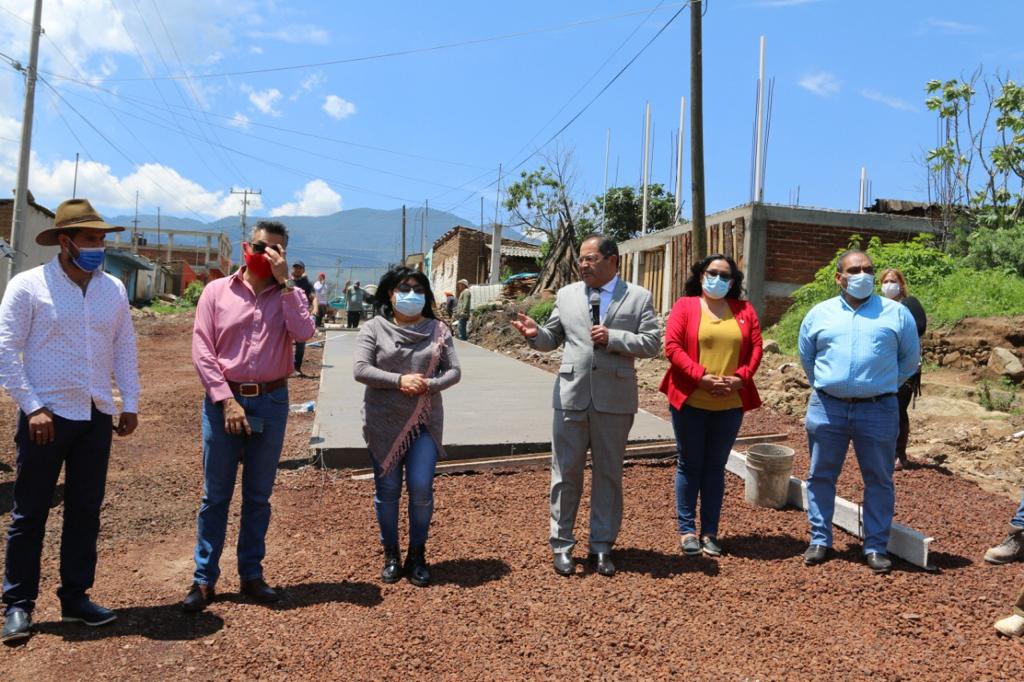 José Luis Téllez dio el banderazo de arranque de los trabajos de pavimentación; en San Matías