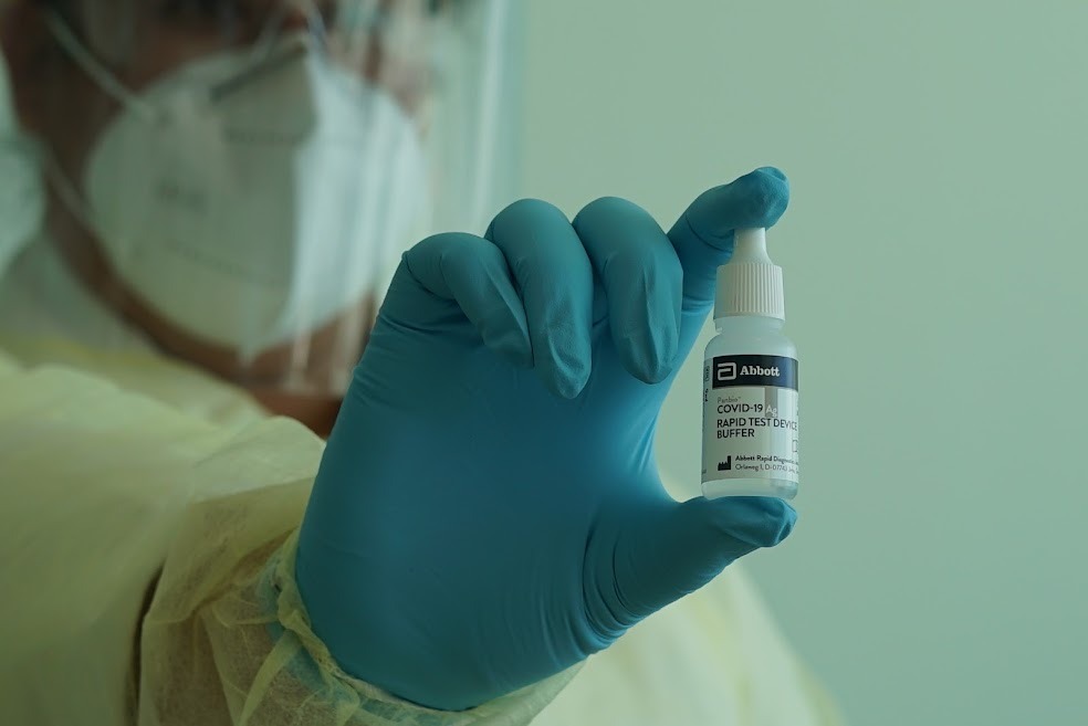 Saturadas áreas COVID-19 en hospitales de LC