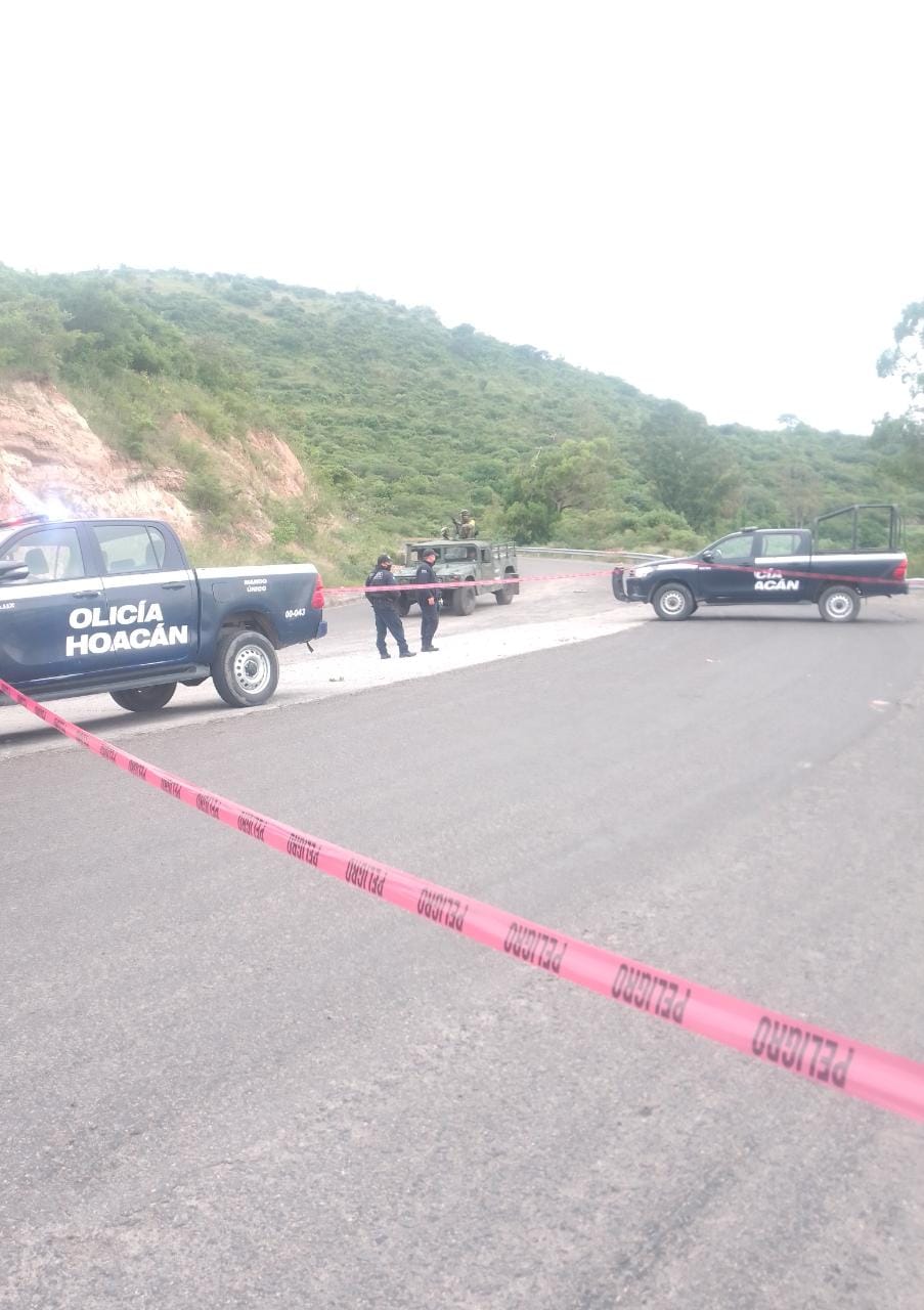 Localizan sin vida a un hombre con huellas de violencia tirado sobre la carretera