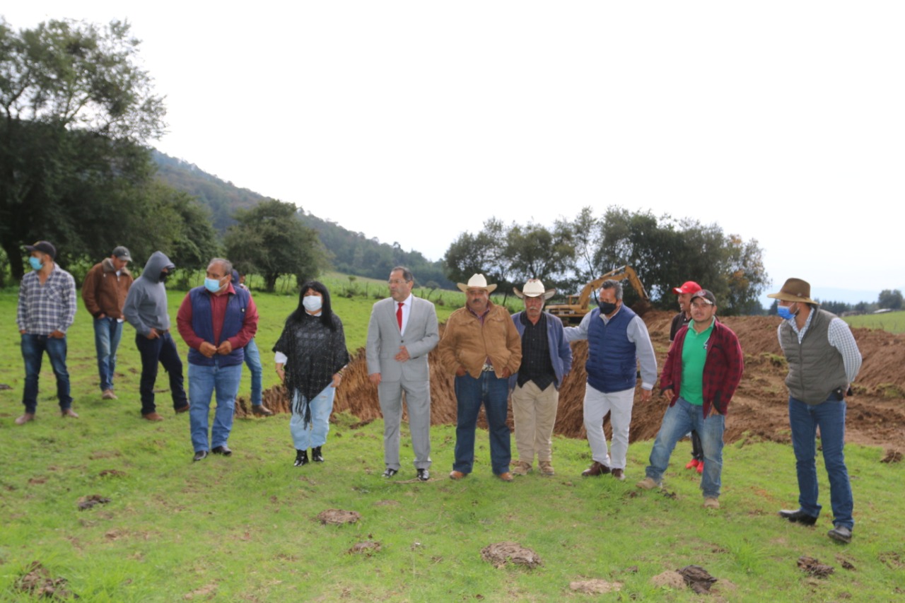 José Luis Téllez en la comunidad de Cerro Prieto dio banderazo de arranque a los trabajos de construcción de olla de captación de agua pluvial