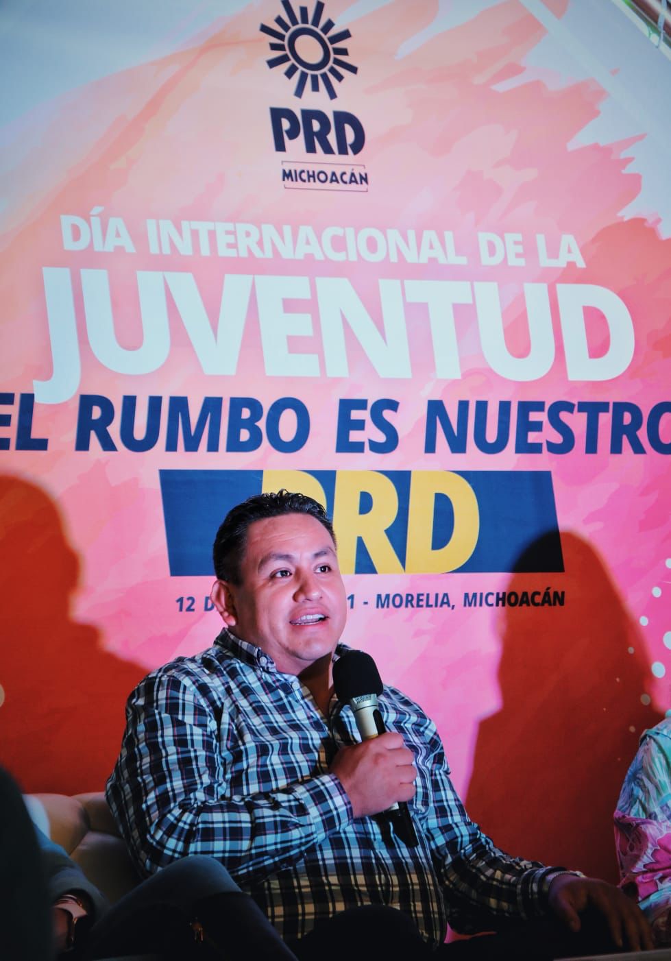 Llama Víctor Manríquez a los jóvenes a sumarse a la reconstrucción del PRD