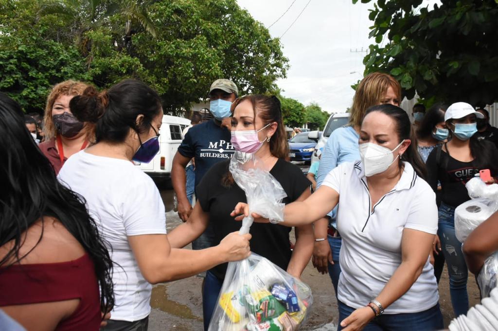 Entrega Grisel Tello más de 5 toneladas de víveres en municipios afectados por huracán Nora