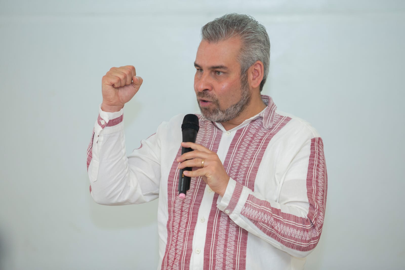 Estamos obligados a gobernar con honestidad y sin corrupción: Bedolla.