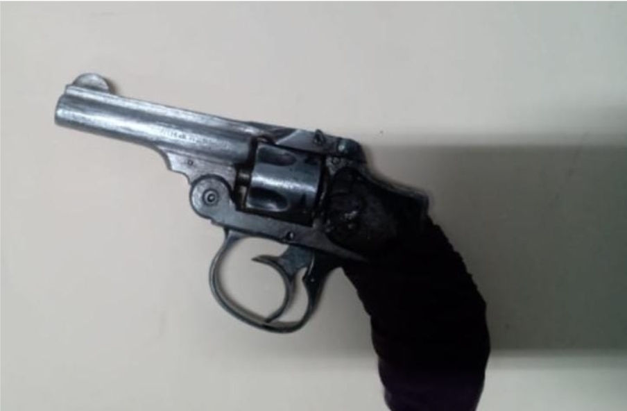 Asegura SSP a dos personas en posesión de un arma y vehículo robado momentos antes