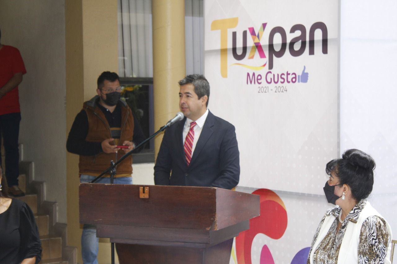 Carlos Paredes Correa rindió protesta como presidente del municipio de Tuxpan
