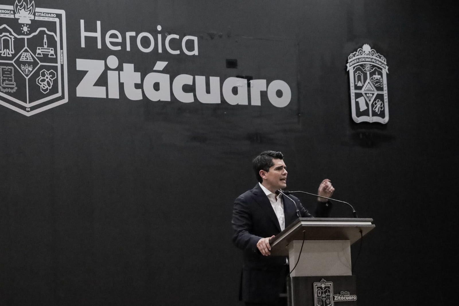 Con la firme misión de construir el Zitácuaro que la gente ha soñado y quiere ver, el Presidente Municipal Toño Ixtláhuac lanzó su primer mensaje a ciudadanos y empleados municipales