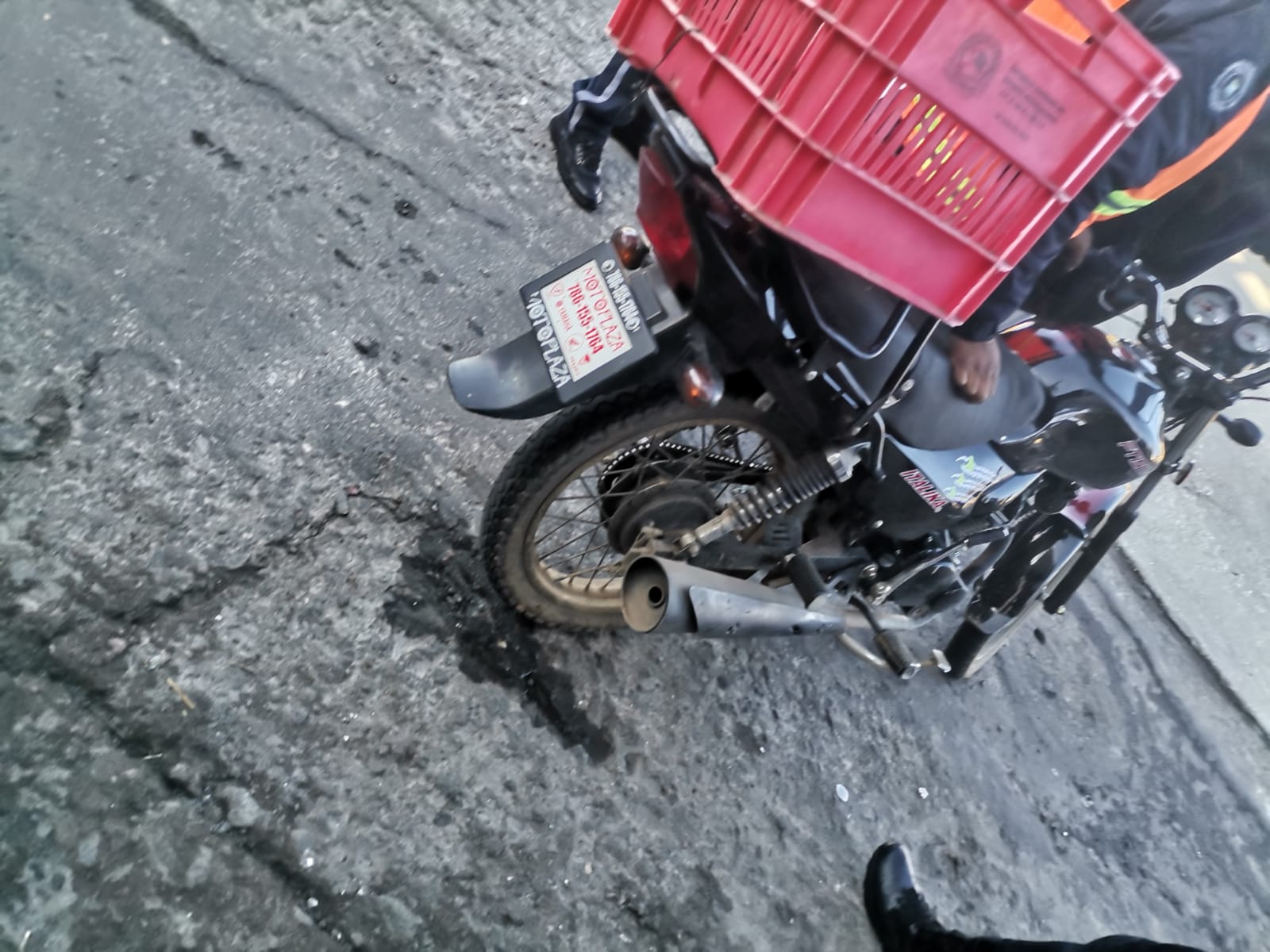 Una persona de la tercera edad resultó lesionada después de haber sido atropellada por una motocicleta