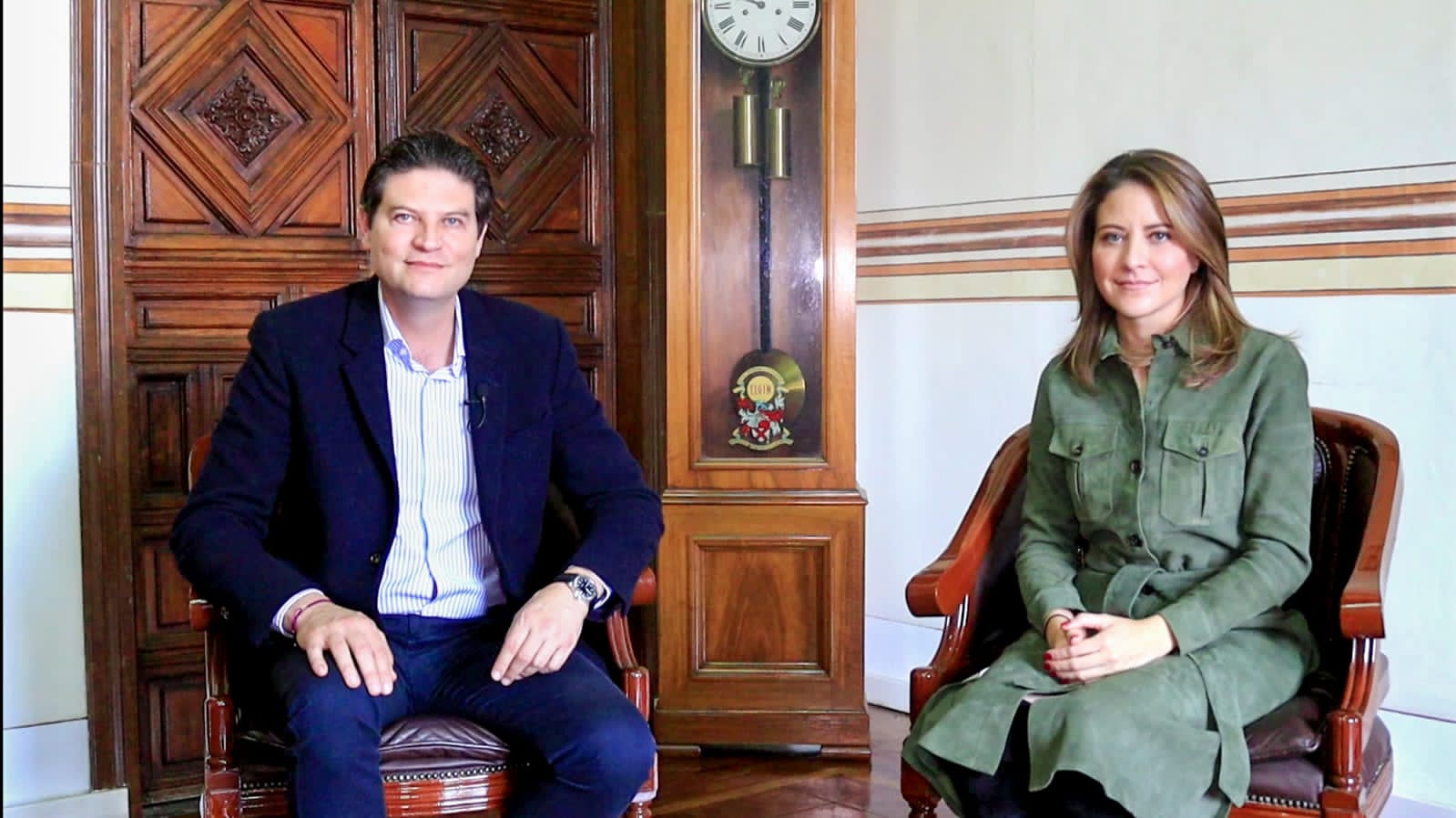 Coloquen su foto familiar en sus oficinas, pide Alfonso Martínez a funcionarios