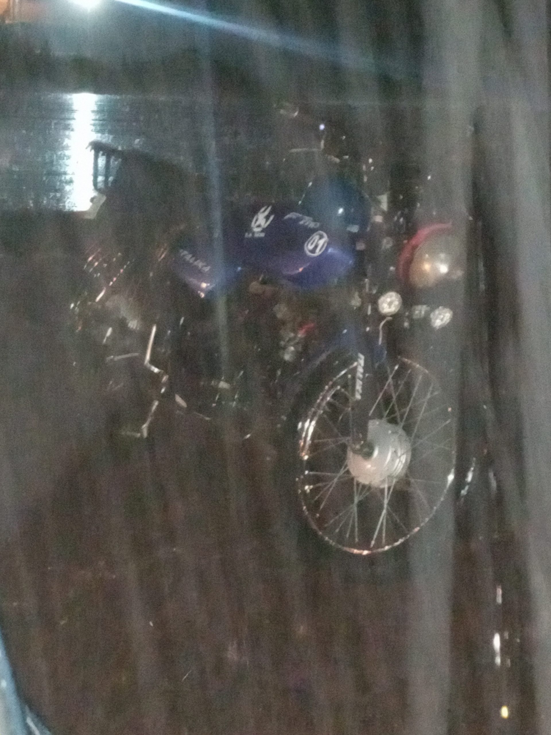 Dos personas resultaron lesionadas al sufrir un accidente en la motocicleta en la que viajaban