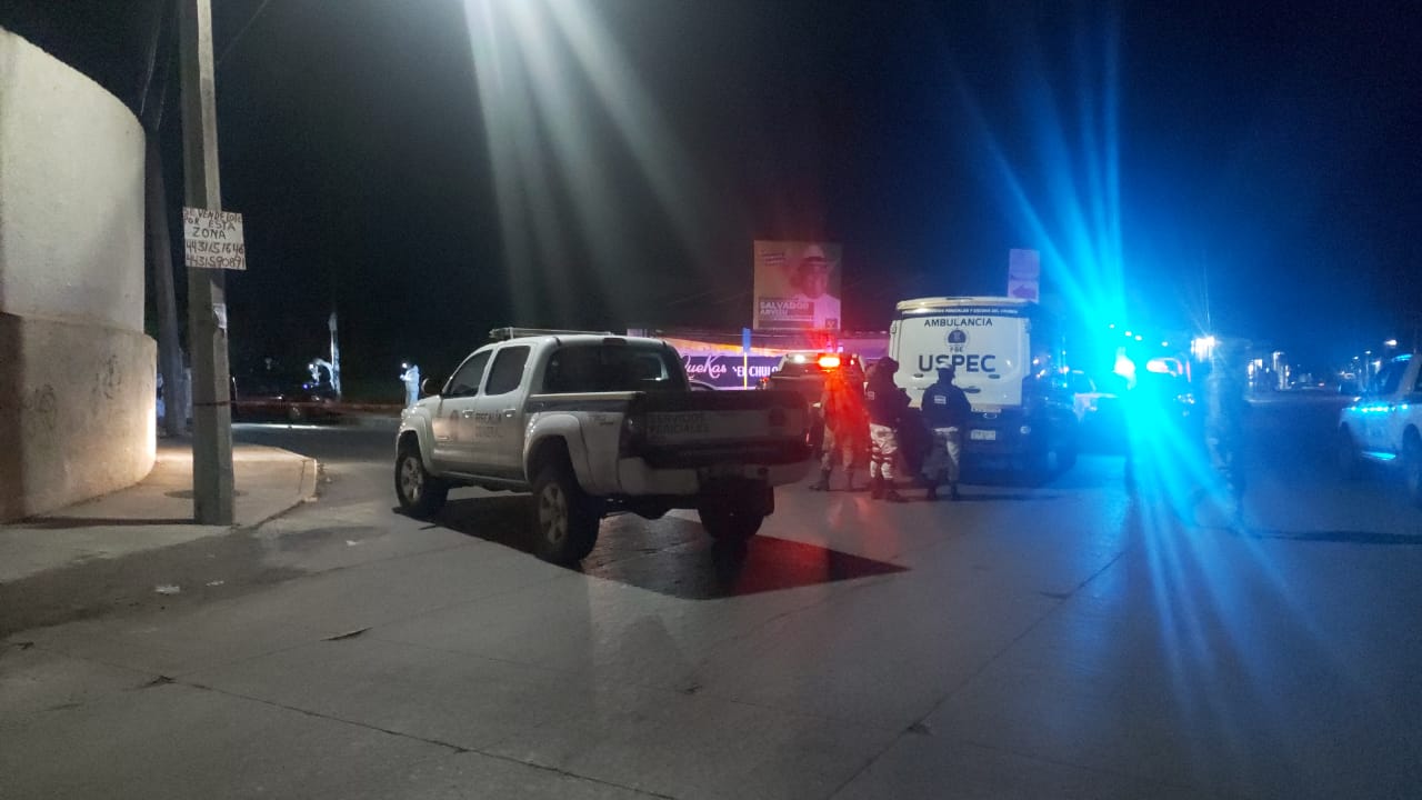 Hombres armados que viajaban en un vehículo atacaron a balazos a un automovilista; falleció