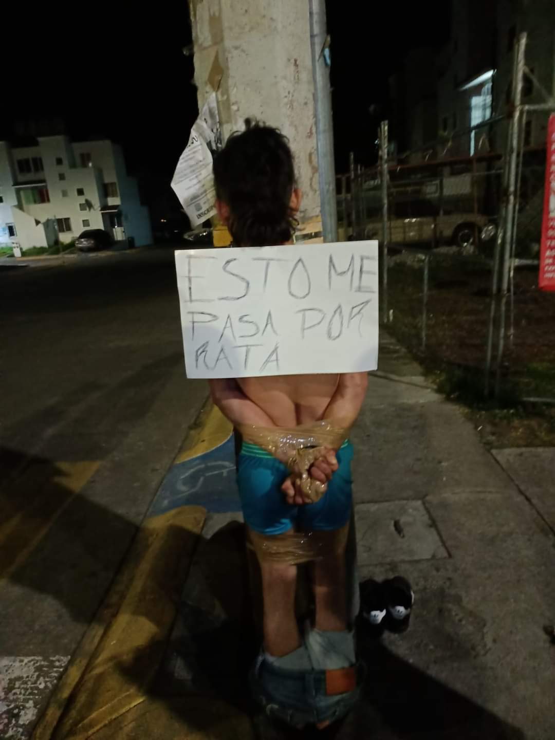 Cansados los vecinos del Fraccionamiento Villas del Pedregal, de los robos, detuvieron a un presunto ladrón