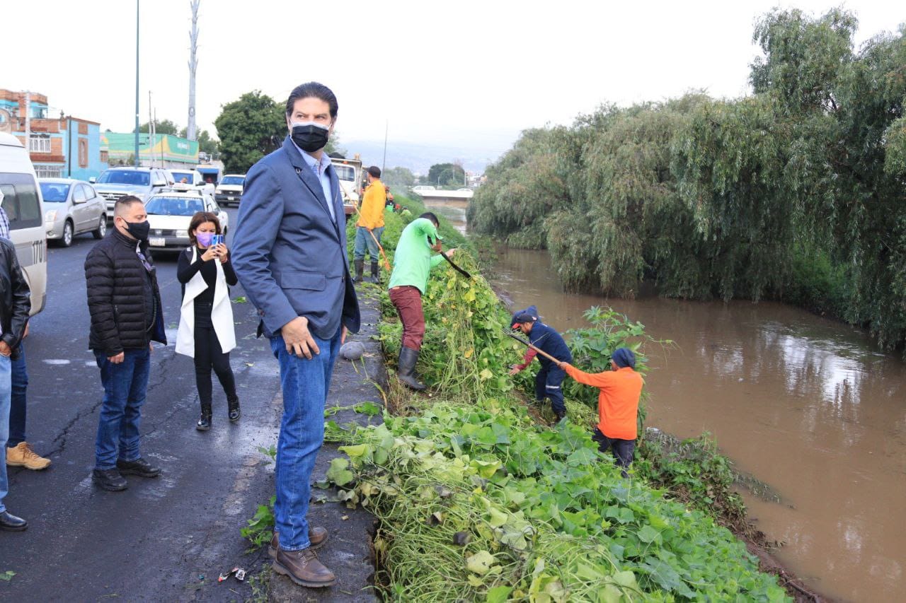 Alfonso Martínez pone en marcha limpieza preventiva en Río Grande.