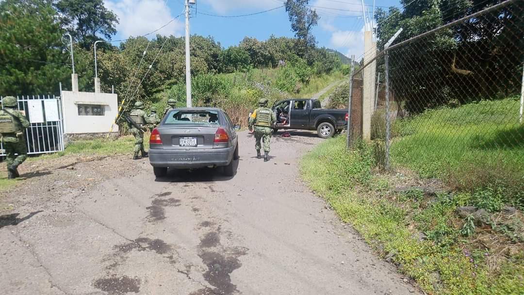 Enfrentamiento entre integrantes del crimen organizado dejó como saldo un hombre muerto a bordo de una camioneta
