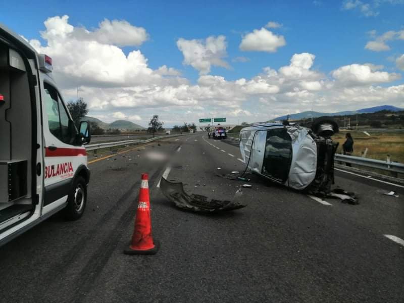 Una mujer murió tras la volcadura de un vehículo