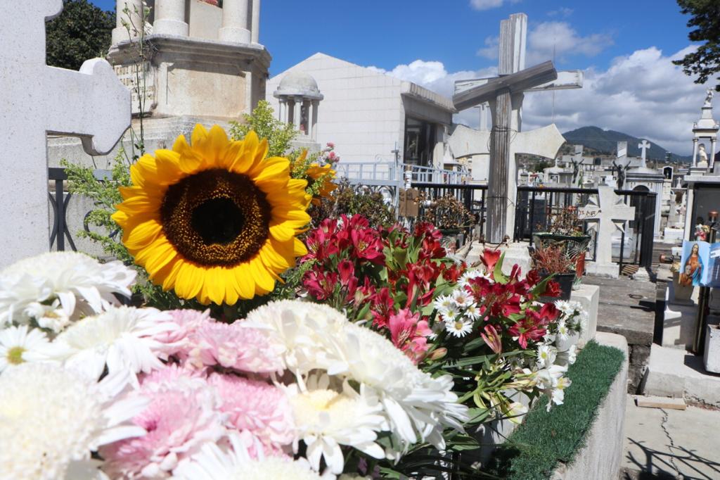 Ayuntamiento de Hidalgo emite recomendaciones a las personas que acostumbran visitar a sus familiares difuntos este 1 y 2 de noviembre