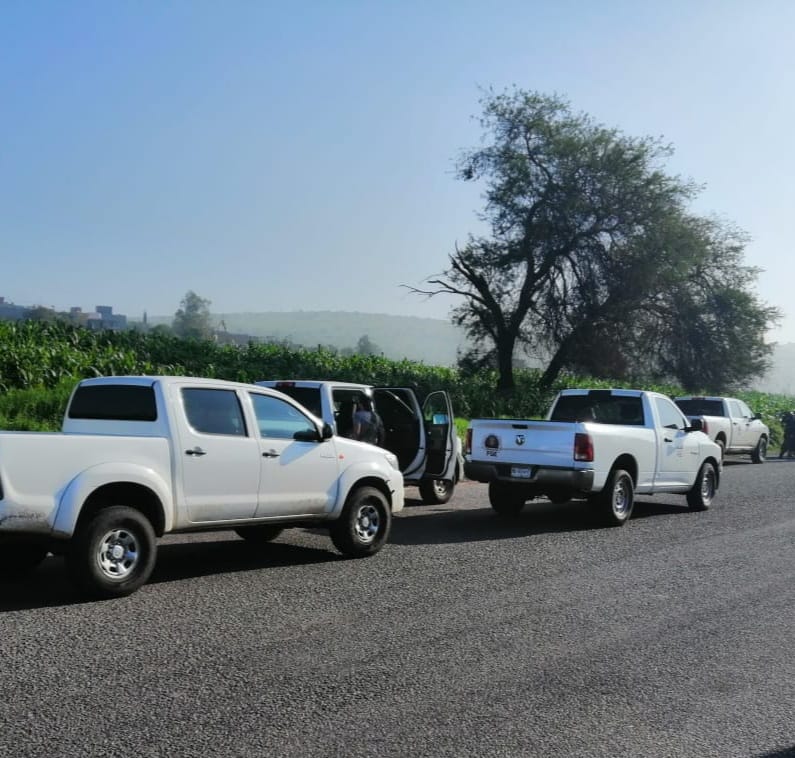 Localizan el cadáver de una mujer con impactos de bala y una cartulina con un mensaje, clavada a la espalda con un un objeto punzo cortante