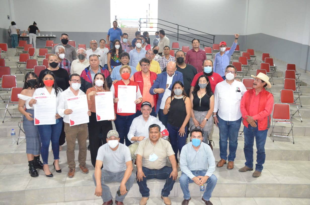 Hagamos política sin prejuicios: Eligio González