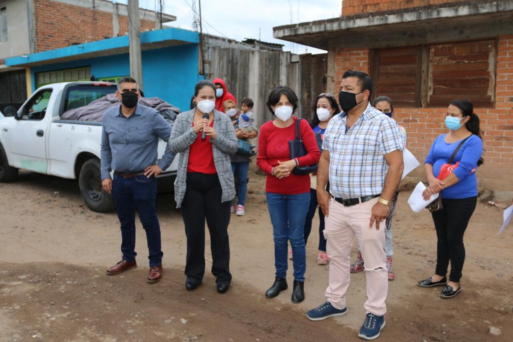 Graciela Guzmán entregó despensas a familias vulnerables de las colonias Francisco Villa primera y tercera etapa