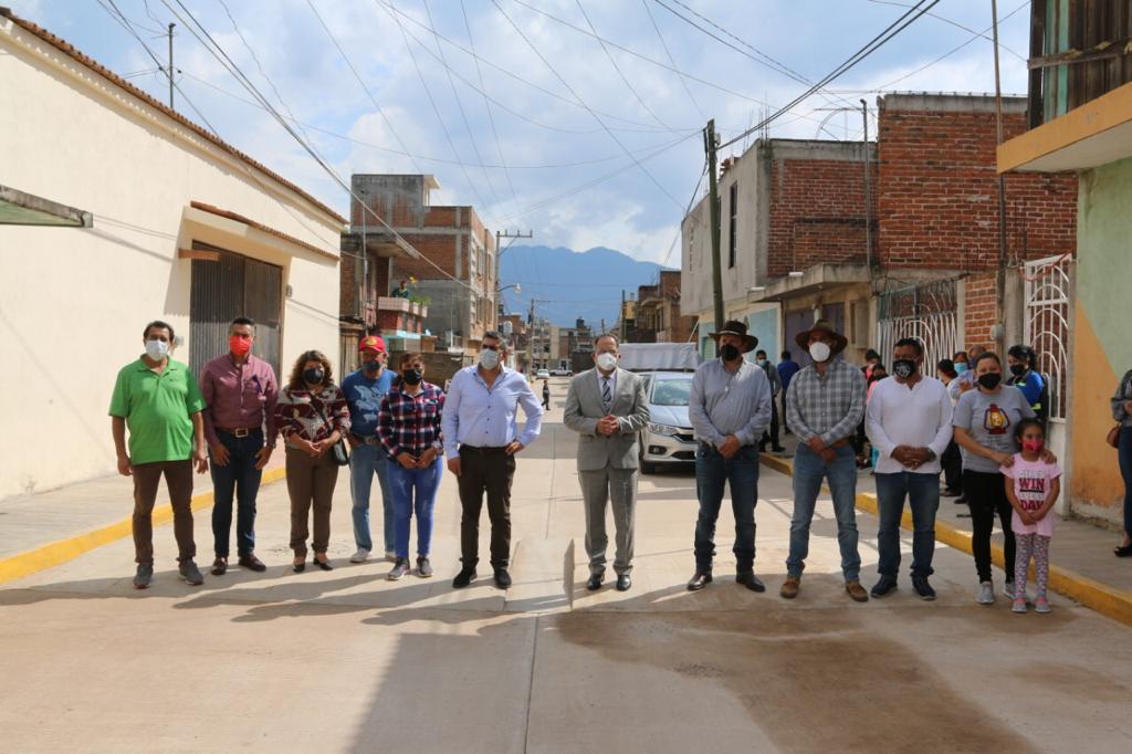 José Luis Téllez inauguró la construcción de la segunda etapa de la pavimentación hidráulica de la Calle Taximaroa