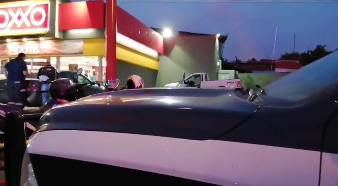 Asesinan a balazos a mujer en la puerta de una tienda Oxxo