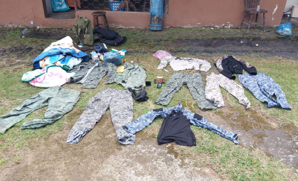 Policía Michoacán y Guardia Nacional lograron asegurar uniformes pixelados, equipo táctico, cartuchos y cargadores