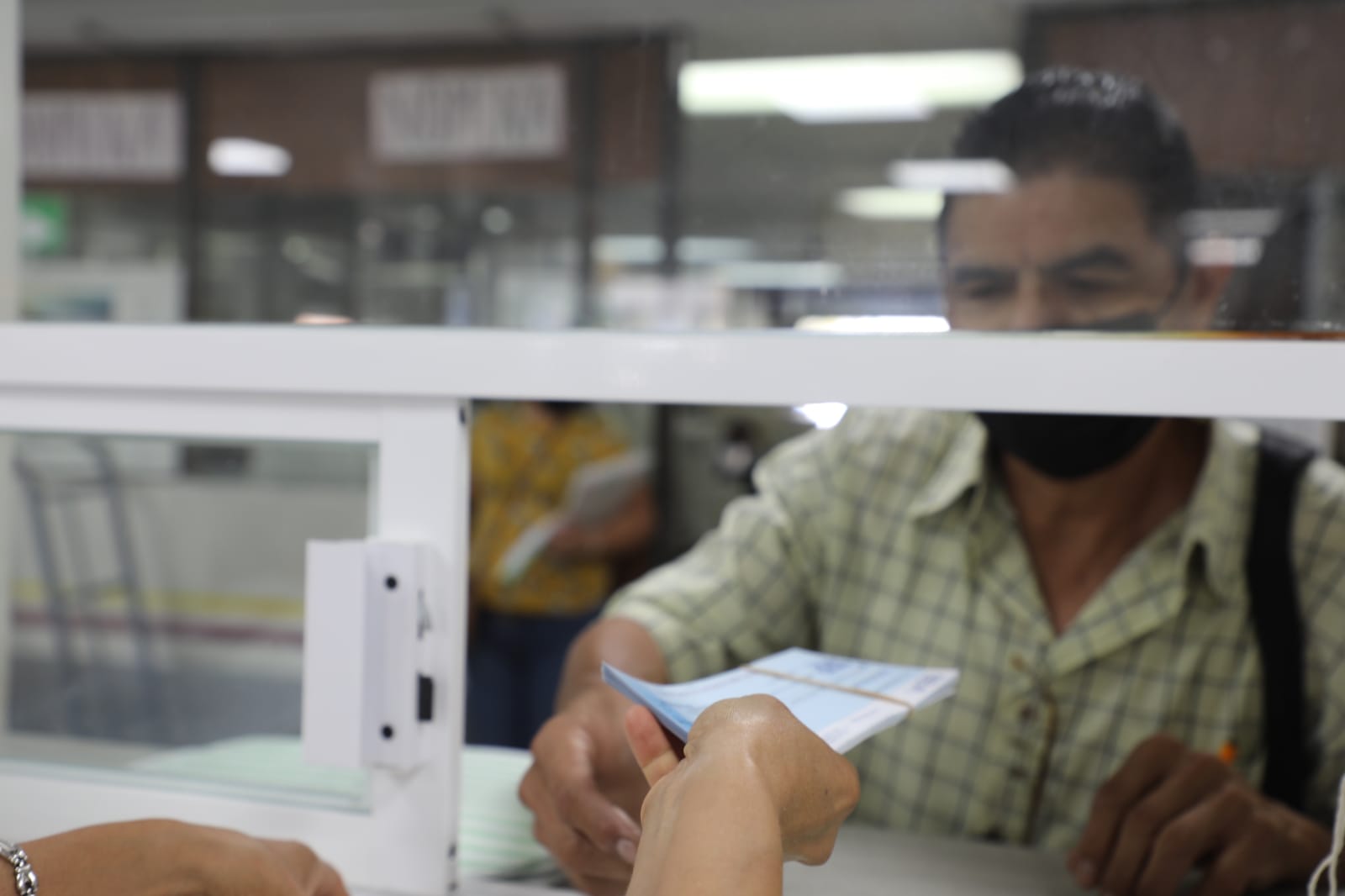 Inicia SEE dispersión de pagos a docentes en Michoacán.