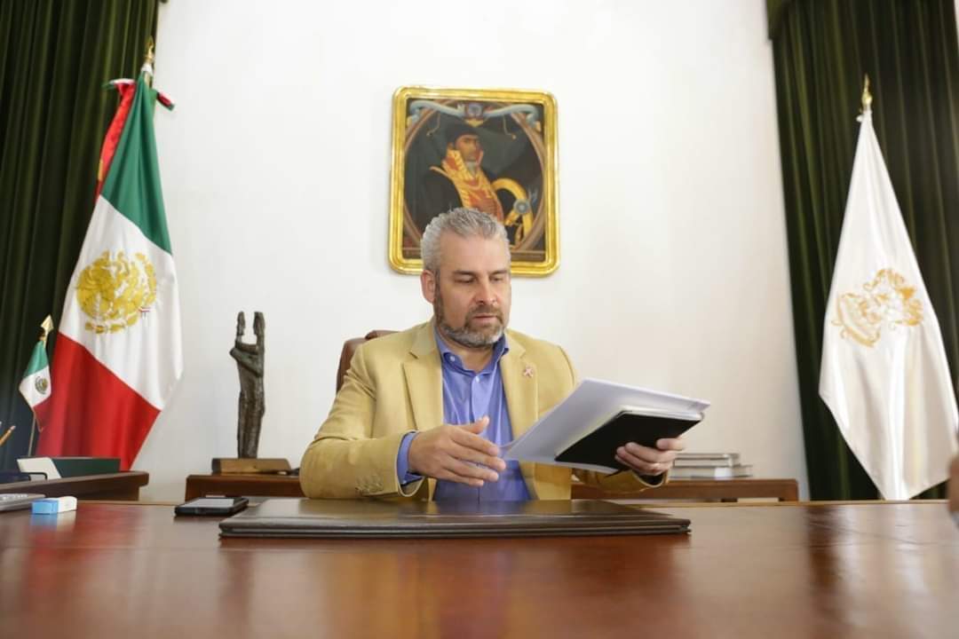 Reanuda Bedolla pago de salarios al magisterio y comienza a saldar adeudos.