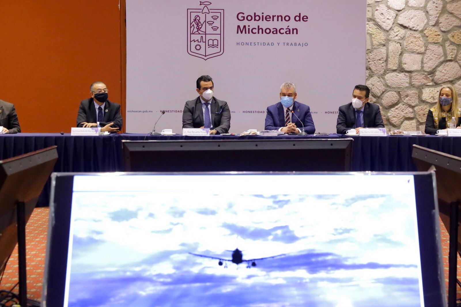 Gobierno reforzará operatividad de los aeropuertos estatales