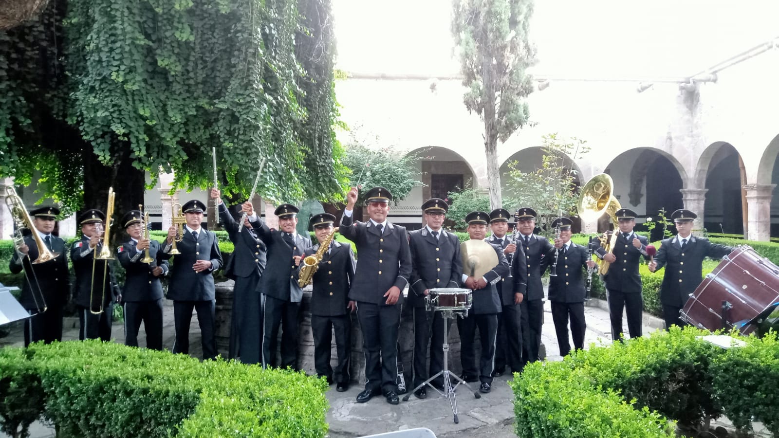 Banda Musical del Ejército Mexicano sorprende a morelianos y llena de música el Centro Histórico