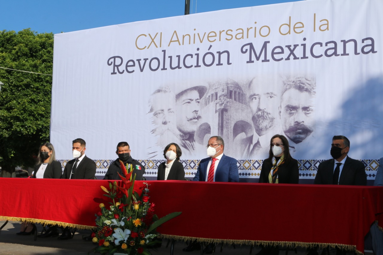 José Luis Téllez y Graciela Guzmán presidieron acto cívico conmemorativo al CXI aniversario de la Revolución Mexicana