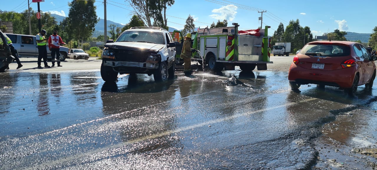 3 personas resultaron lesionadas luego de  haber sufrido un accidente automovilístico en la desviación a San Pedro