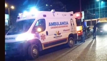 Una persona resultó lesionada al ser arrollada cuando viajaba a bordo de su motocicleta en la Av. Morelos
