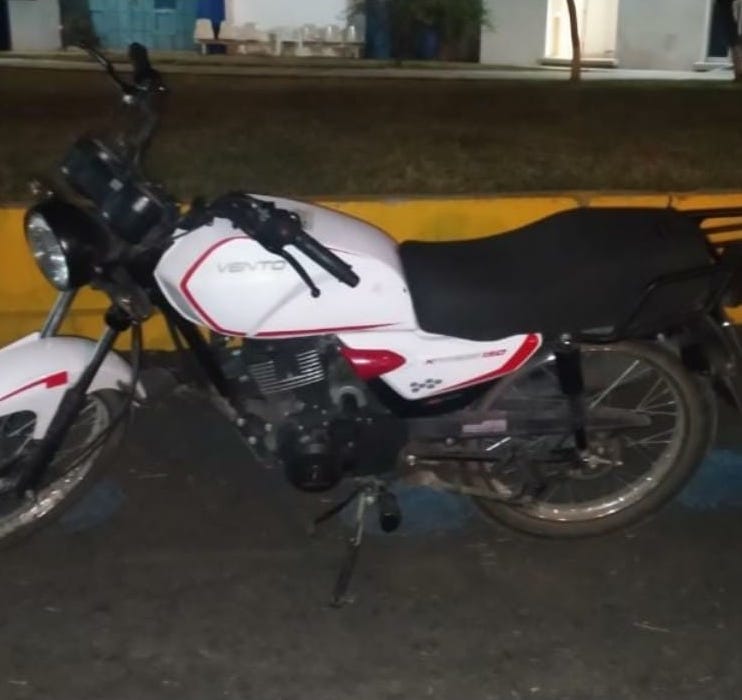 En Zamora, detiene SSP a dos en posesión de droga y una motocicleta robada