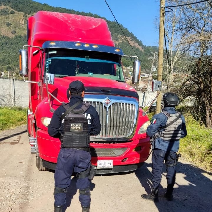 En rápida acción, SSP y FGE recuperan tractocamión en Cd.Hidalgo.