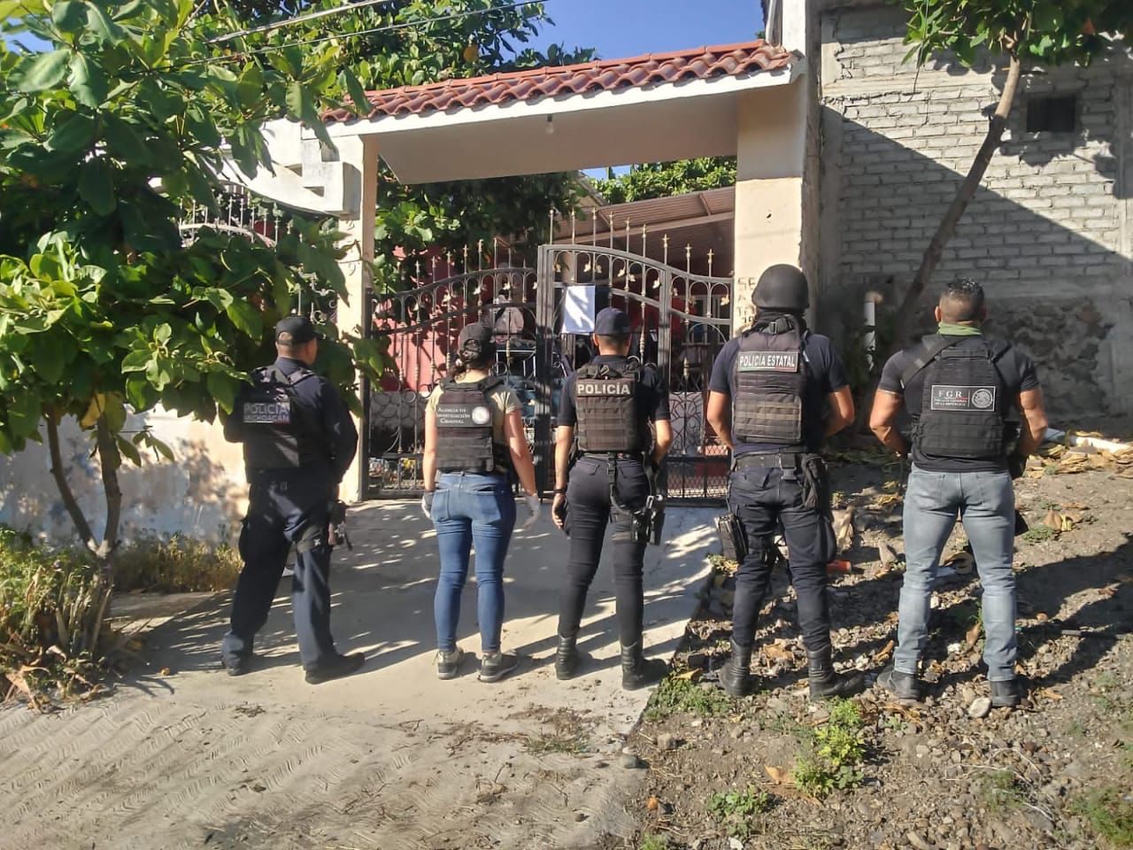 SSP y FGR desmantelan laboratorio usado para la elaboración de droga sintética; hay dos detenidos.