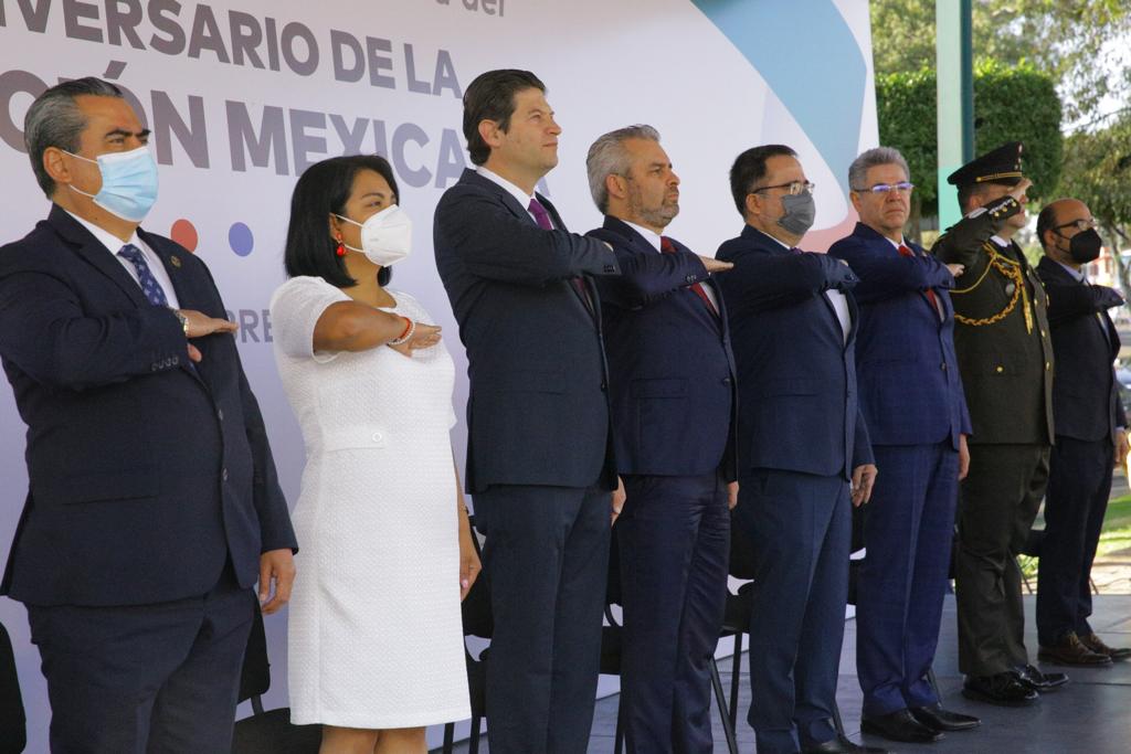 Asiste Bedolla a ceremonia cívica por el CXI Aniversario de la Revolución Mexicana.