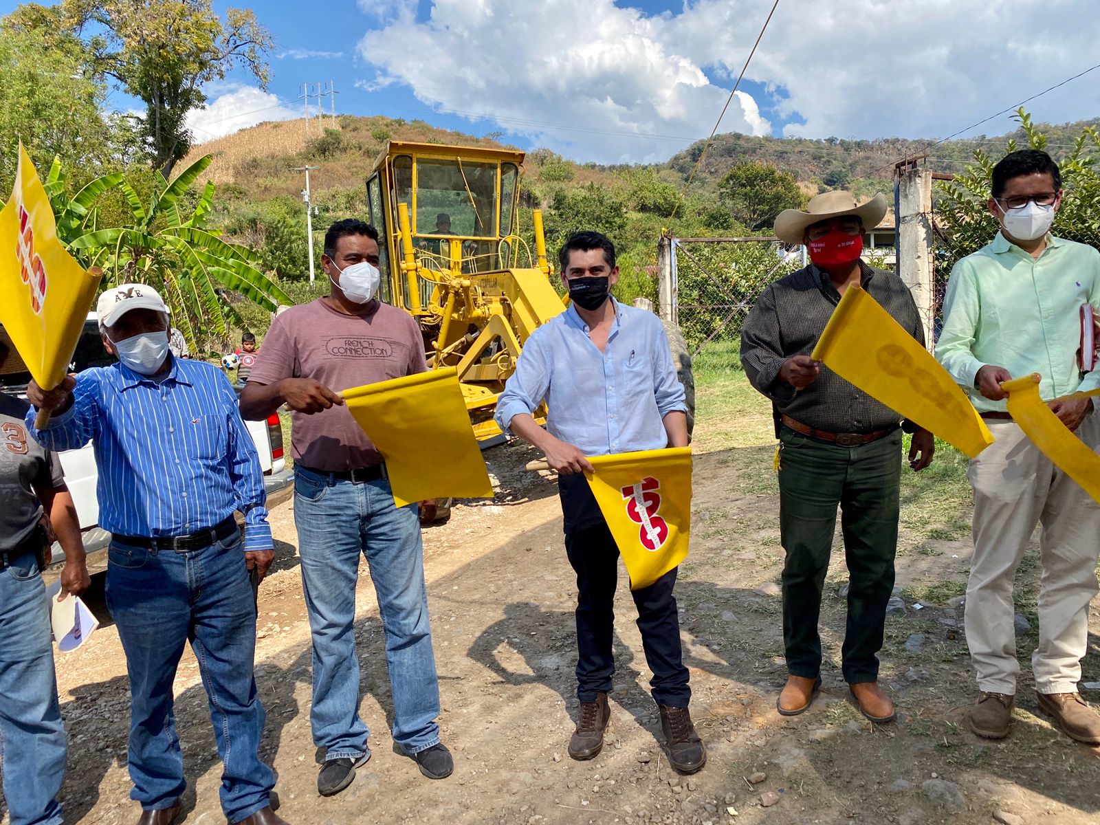 Beneficia Gobierno de Toño Ixtláhuac con caminos sacacosechas a más de 200 productores del campo