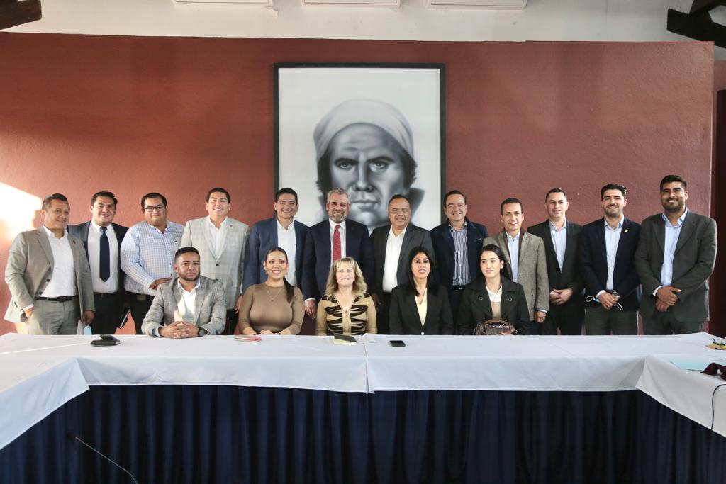 Bedolla y alcaldes del PAN trabajarán en coordinación por desarrollo de municipios.
