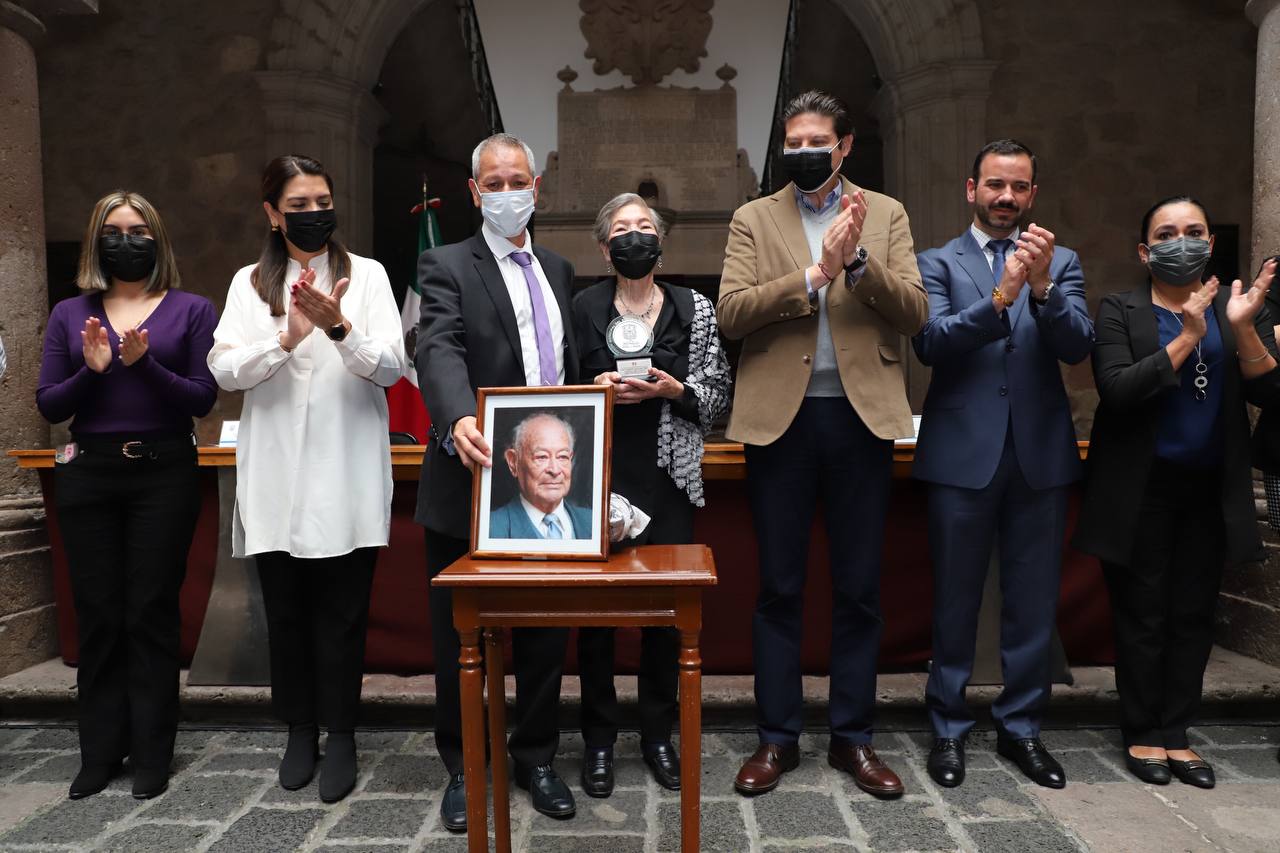 Ayuntamiento entrega galardón deportivo “profesor Bertín Aguilar Pérez”.