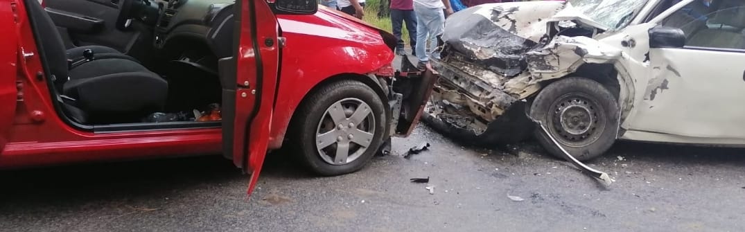 Seis lesionados en accidente carretero a la altura del restaurante el tractor