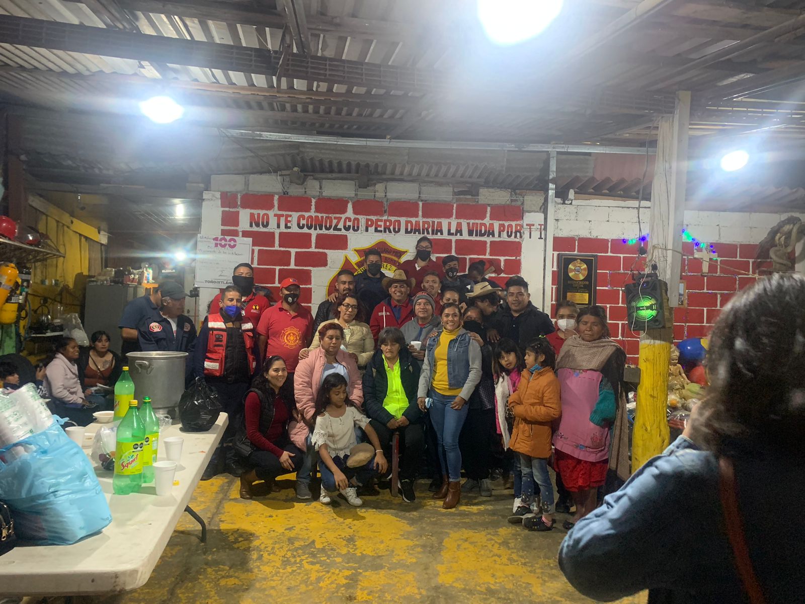 En esta labor de salvar vidas y ayudar a quien mas lo necesita, NO estamos solos:Bomberos