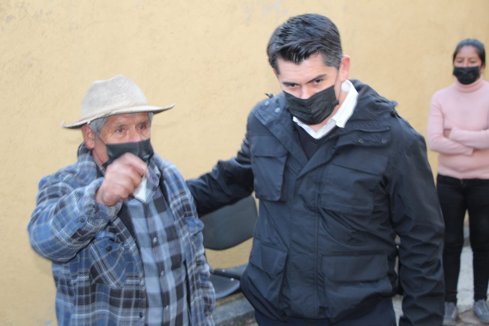 Cumple Toño Ixtláhuac compromiso de rehabilitar clínica de salud en El Campamento