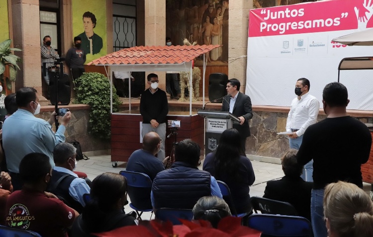 Presenta Toño Ixtláhuac proyecto de uniformar imagen del comercio semifijo y ambulante del centro histórico