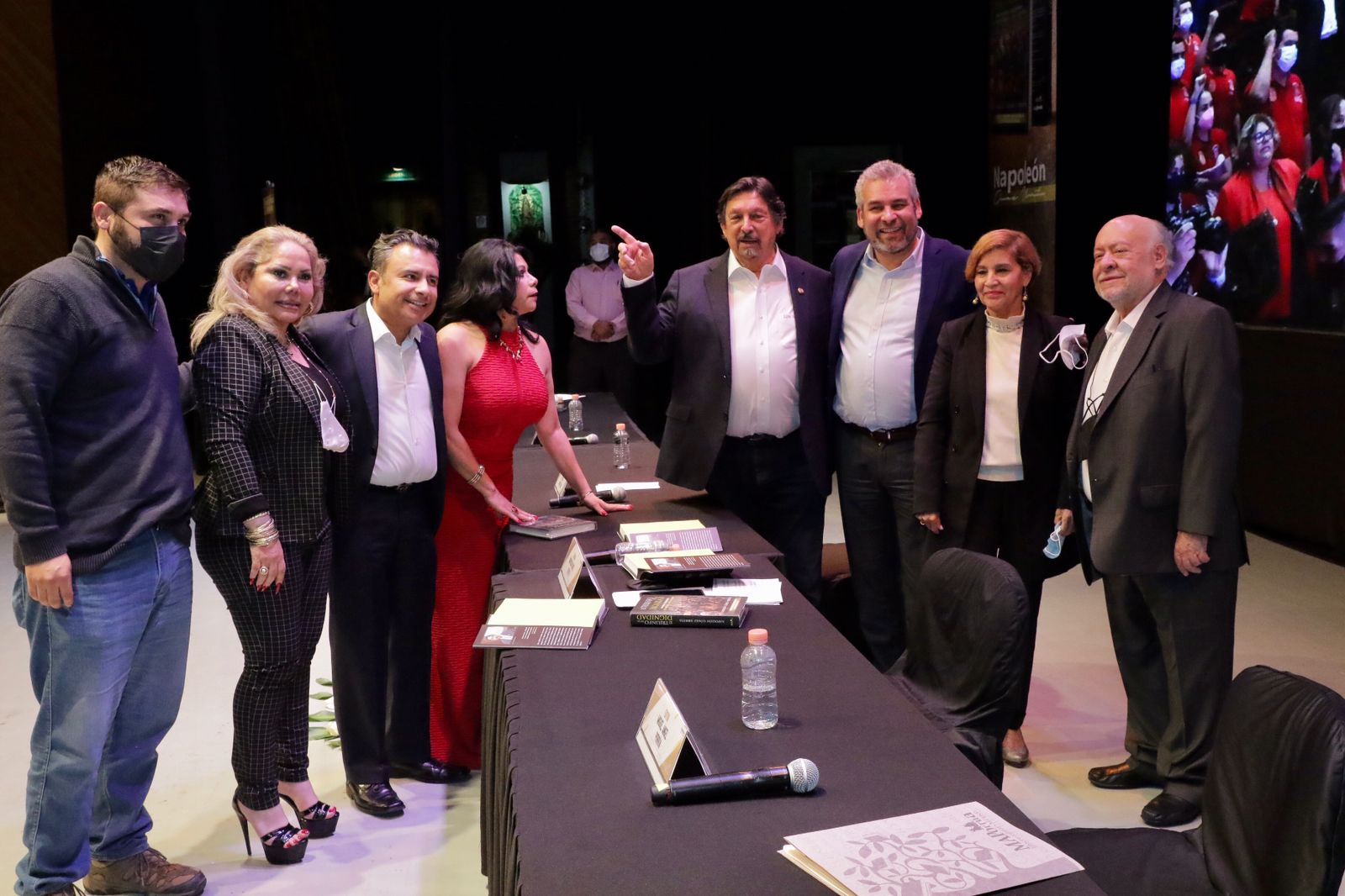 Asiste Bedolla a presentación del libro «El triunfo de la dignidad» de Gómez Urrutia